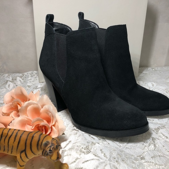 Marc Fisher Shoes - 🌸 Marc Fisher Black Multi Suede Oval Toe Bootie